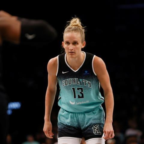 Vor kurzem durften wir noch @_leoniefiebich_ im Podcast begrüßen. Jetzt hat die gebürtige Landsbergerin den @wnba Titel mit ihrem Team @nyliberty geholt. Congrats vom gesamten Wunderbar Together Team und der Community! Link in Bio.